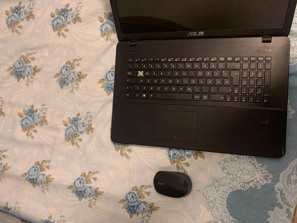 Hallo, verkaufe meinen Laptop Die Marke Ist Von - Bild 3 von 3