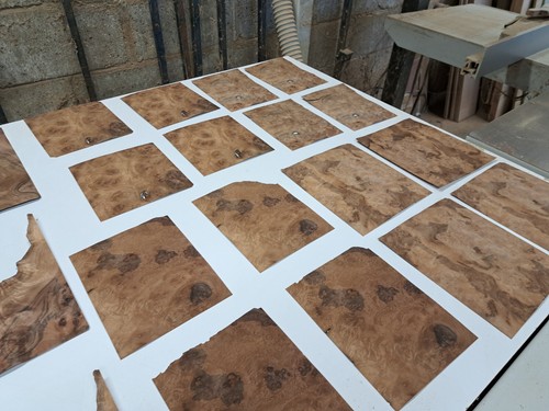 AUCTION ITEM - perfect for a restoration project - a great mix of BURR WALNUT - Picture 4 of 4