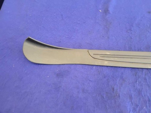 2003-2006 Chevrolet SSR Pickup Truck Passenger Front Door Sill Plate 2426 - Picture 2 of 12