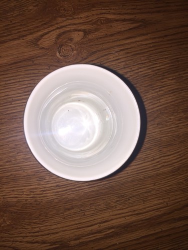 Handbemalte weiße Glas Tasse Goldrand rosa & blaue Rosen Blumen 4" hoch  - Bild 5 von 6