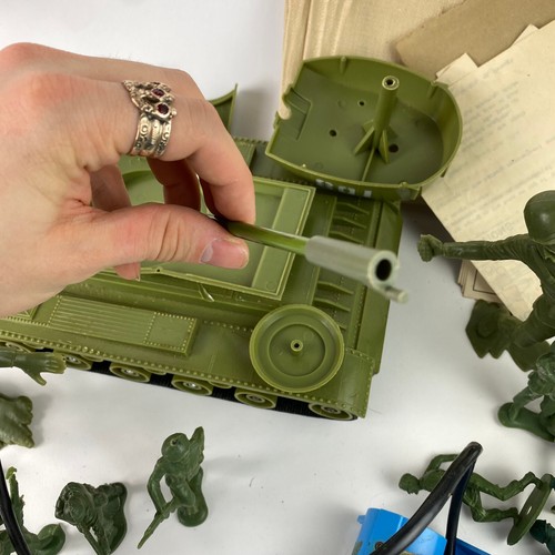 1960s Sears Japan Vintage Remote Control Exploding Tank Toy + green army Soldier - Picture 11 of 24