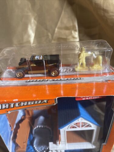 2012 Matchbox Shark Pier Playset with Car and Two Figures - Picture 2 of 4