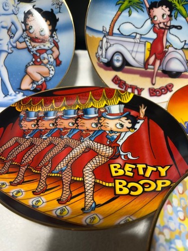 Betty Boop collector plates - Picture 4 of 11