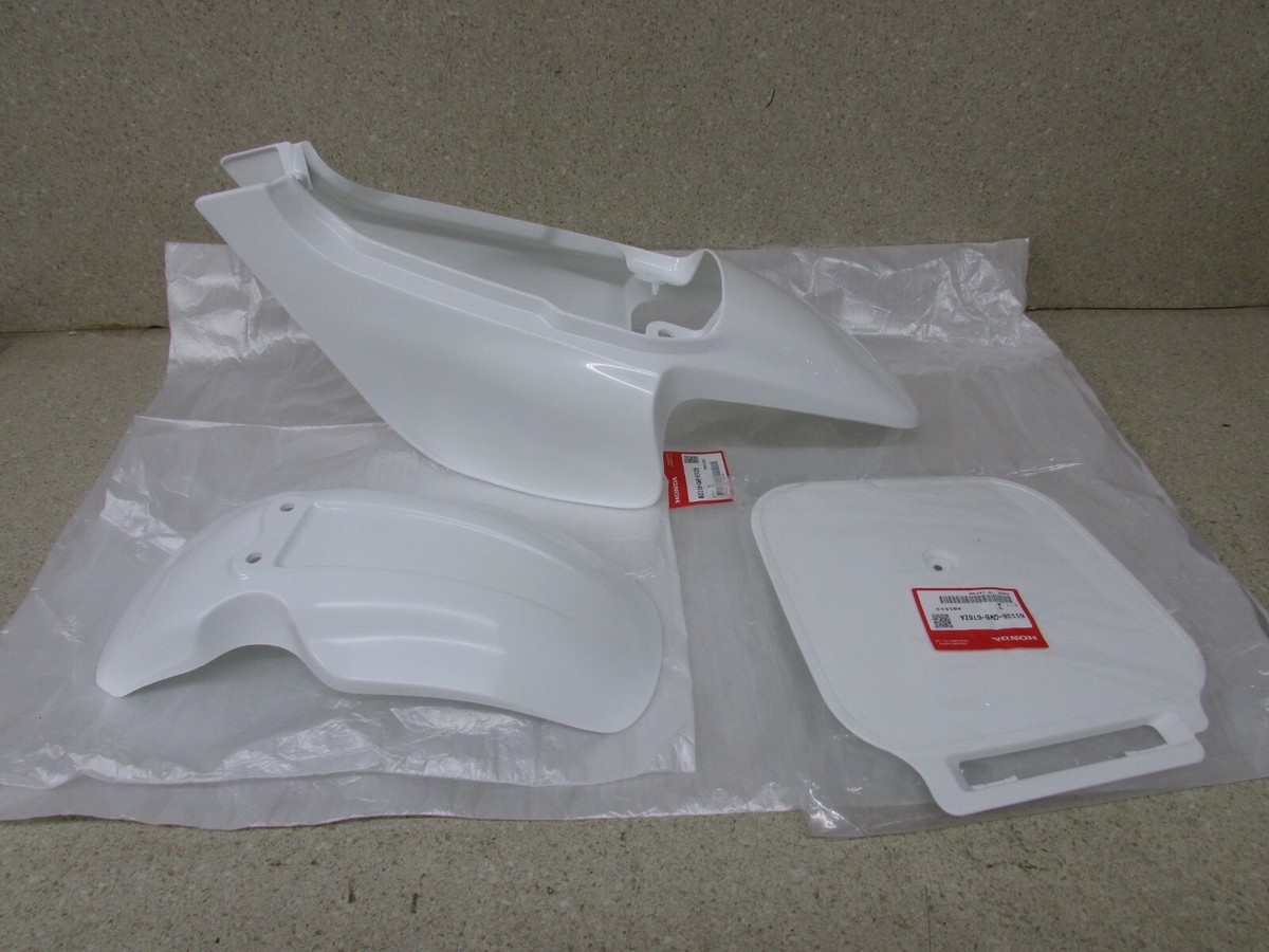 ホンダ　シャリー50リヤカウル 80105-GB2-780ZA ホワイト Plastic Kit for 88-99 Z50R - TB Parts - OEM Replacement