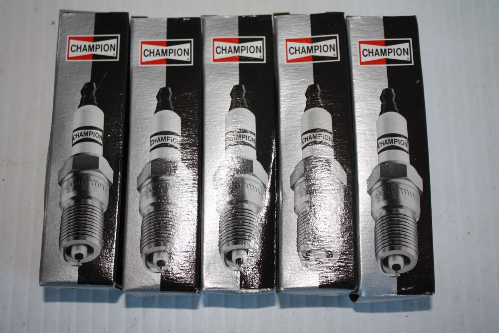 Box of 5 - CHAMPION RN14PMP5 SPARK PLUGS 7031