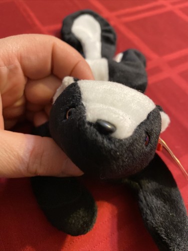Ty Beanie Babies Stinky The Skunk Plush Toy - Picture 2 of 6