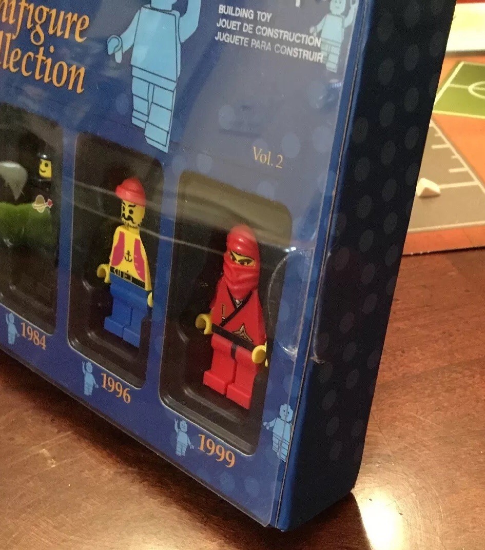 LEGO - Vintage Minifigure Collection - Volume 2 - LEGO Item 4553021 - LN e94587 LEGO - Vintage Minifigure Collection - Volume 2 - LEGO Item 4553021 - LN e94587