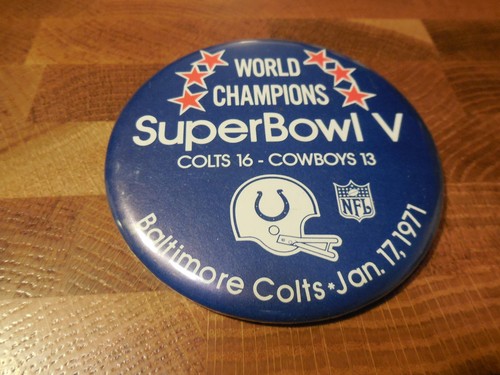 SUPER BOWL V PINBACK BUTTON - Baltimore Colts vs Dallas Cowboys (3.5-inch) - Picture 1 of 2