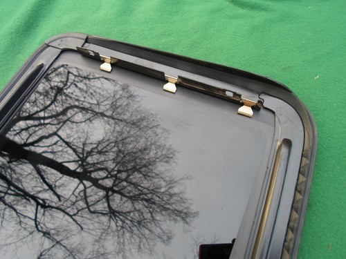 2004 VOLVO XC90 OEM YEAR SPECIFIC SUNROOF GLASS  NO ACCIDENT FREE SHIPPING! - Picture 3 of 7