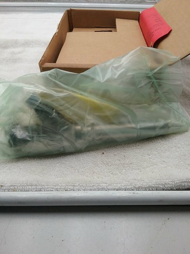 New OEM Genuine Chevy GMC Duramax 6.6 Diesel Fuel Injector 2006 2007 97361355 - Picture 2 of 2