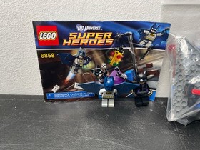 LEGO DC Comics Super Heroes: Catwoman Catcycle City Chase (6858) | Pre-Built