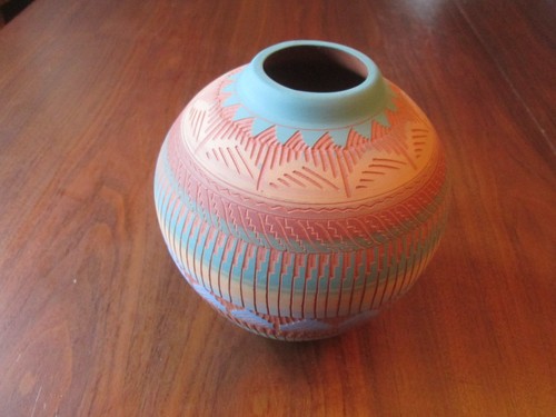 Amerikanische Ureinwohner Navajo geätzte bemalte Keramik Vase signiert vom Künstler 6,5" x 5,5" - Bild 6 von 8