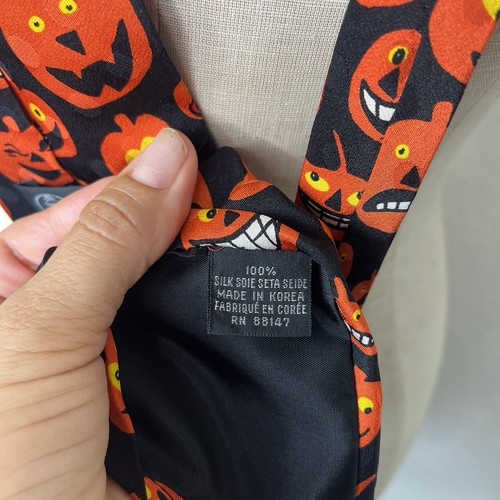 Vtge Ties in Disguise Halloween Necktie 100% Silk, Jack-o'-lantern pumpking fall - Picture 6 of 7