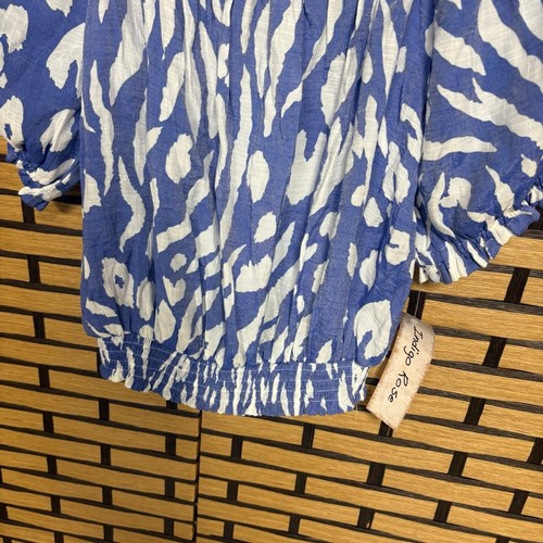 Indigo Rose Blue And White Top Size Medium - Picture 4 of 5