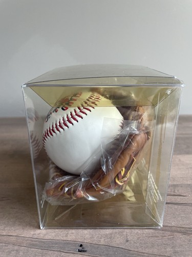 NEW Cleveland Indians Chief Wahoo Baseball with Mini Baseball Glove - 第 3/8 張圖片