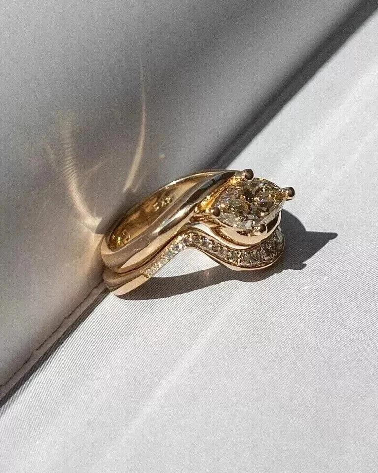 Anillo bypass de diamantes simulados de corte marquesa de 2 quilates para mujer enchapado en oro amarillo de 14 quilates Foto 3 de 4