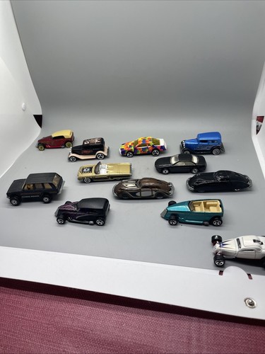 12 Assorted Diecast 1/64-1/32 with Hot Wheels, - Picture 9 of 9