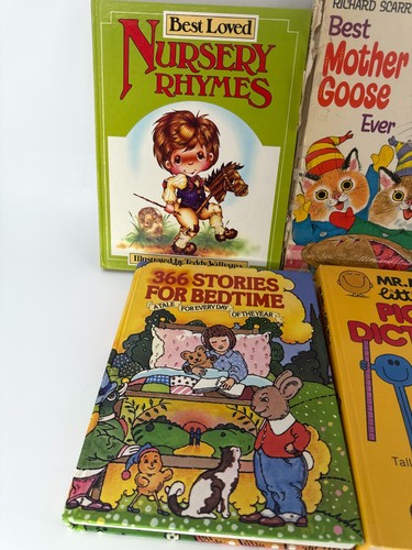 Vintage Children's Books Lot 7 Richard Scarry Goodnight Moon Nursery Rhymes - Bild 3 von 5