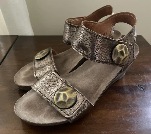 Taos Women’s Carousel bronze Brown Leather wedge Sandal Size EU 38 US 7.5-8