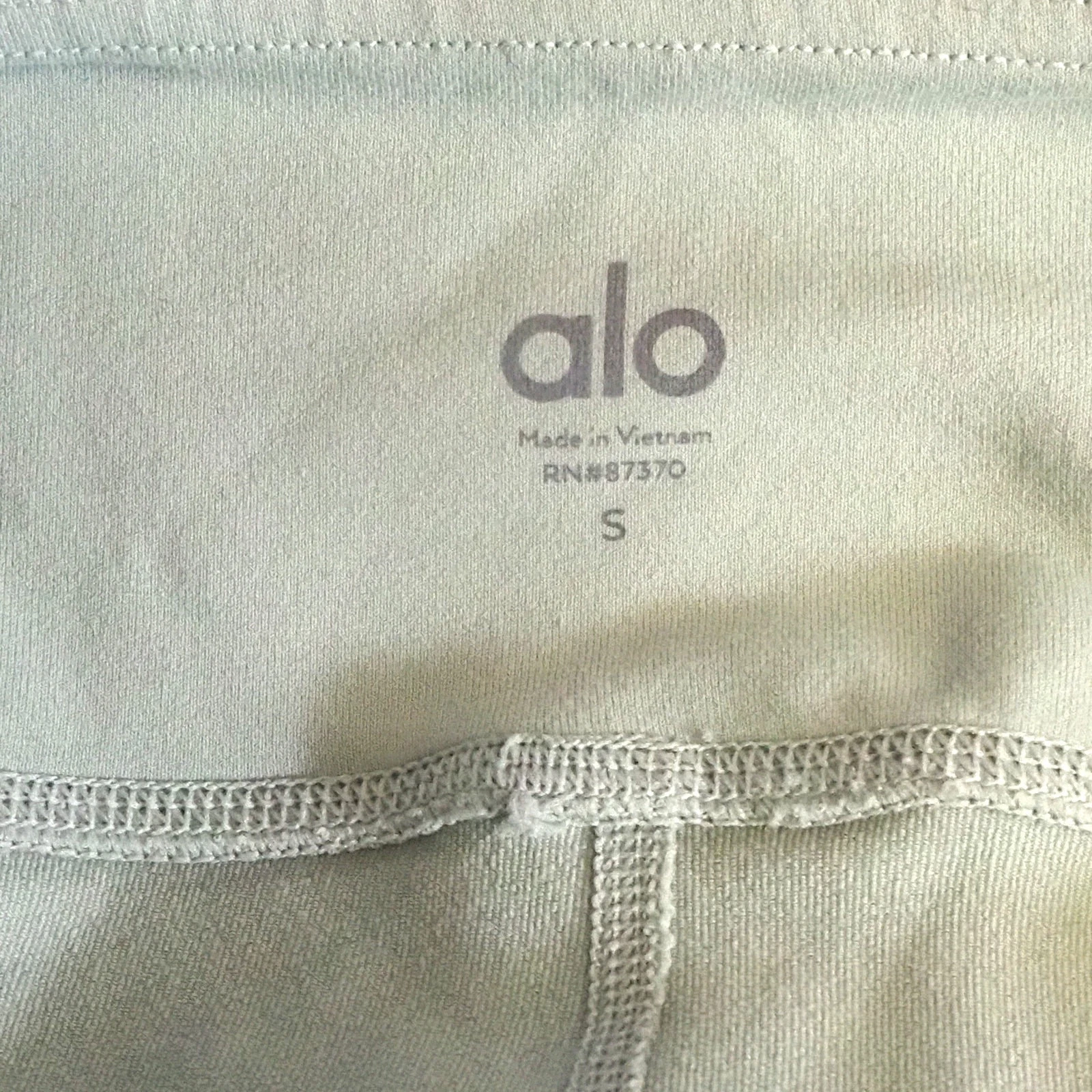 alo-yoga two toned ribbed workout goddess yoga training leggings