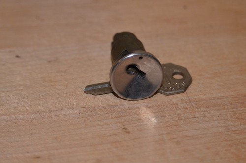 Nuevo de Lote Antiguo 1948-1965 Buick Chevy Cadillac Cilindro de Bloqueo de Encendido y Llave Original GM 1468116 - Imagen 12 de 12