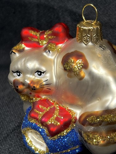 Vintage Made In Poland Blown Glass Ornament Tabby Cat On Blue Pilllow Bow - Picture 5 of 18