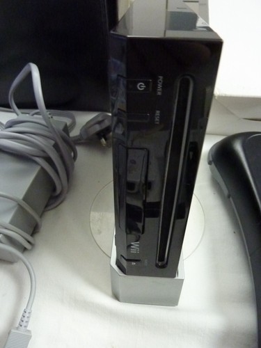 Nintendo Wii Fit Plus Pack Black Console & Wii Board + 8 Games 4 Controllers etc - Picture 2 of 9