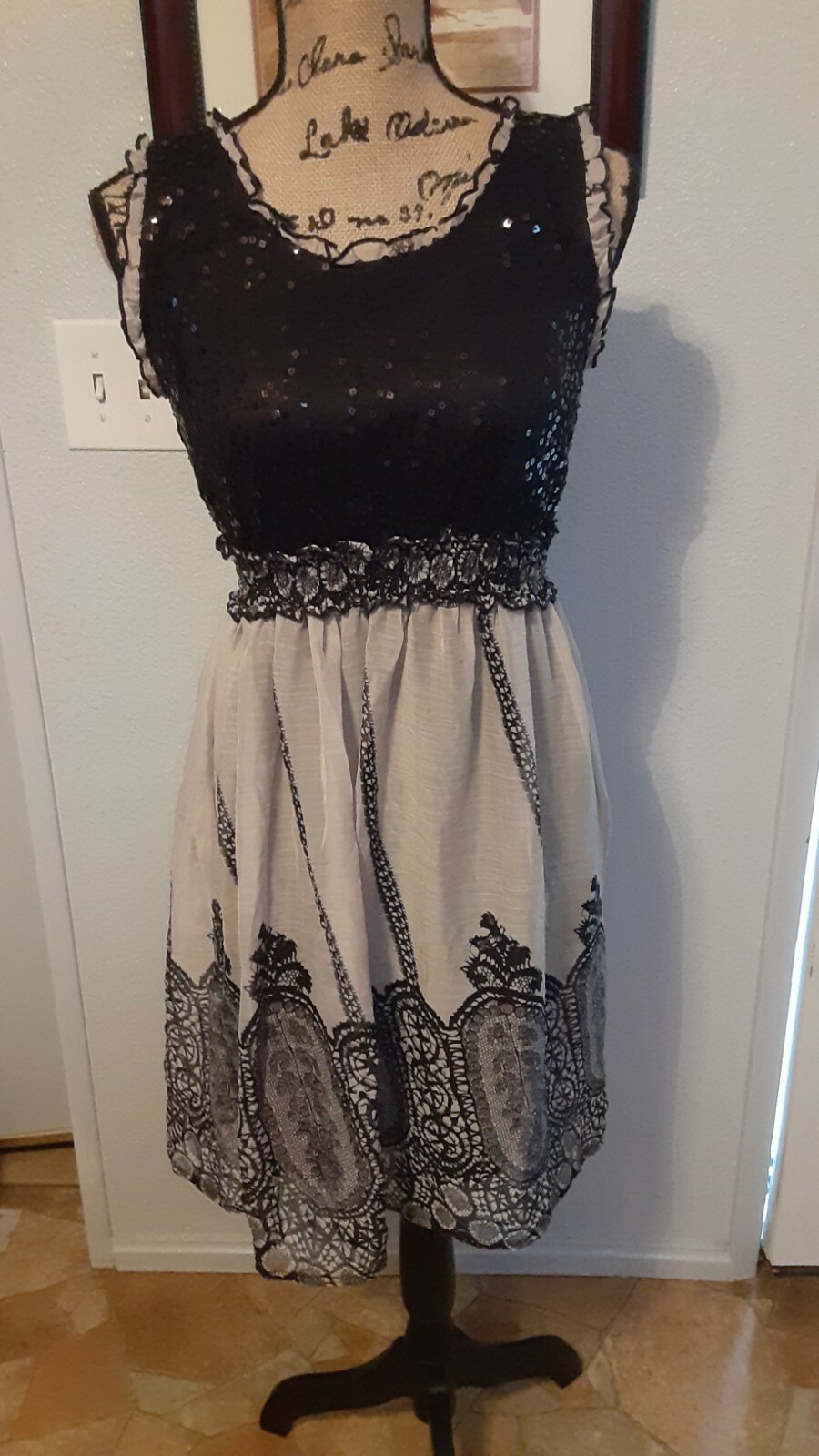 Picture 1 of 9