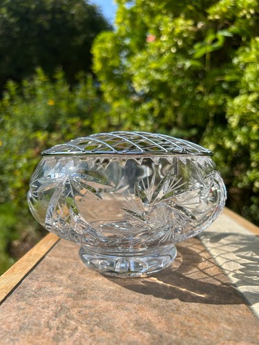 Atemberaubende Vintage Rosenschale aus geschliffenem Kristallglas mit Metallgitter Frosch, 16 cm Durchmesser