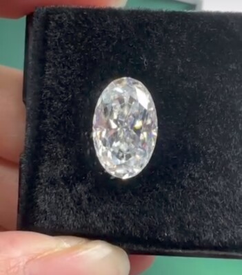 2 Ct  Shape Oval Cut White Colour D Grade VVS1 + 1 Free Gift