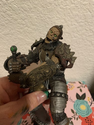 TORMENTOR 1999 THE DARK AGES TOY ACTION FIGURE - Picture 3 of 4