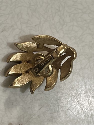 Vintage Trifari Ohrclips goldfarben Blatt signiert - Bild 2 von 3