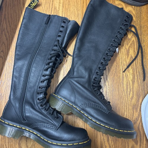 WOMENS DR MARTEN 20 HOLE VIRGINA LEATHER 1860 KNEE HIGH BOOTS US 6 ZIP/LACE