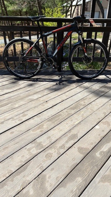 TREK 4300 Mountain Bike 18