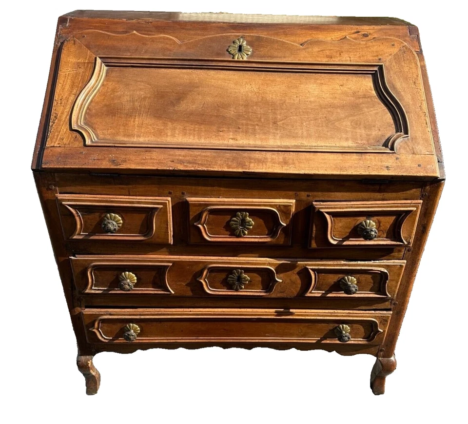 Antiguo escritorio con tapa inclinada francesa de nogal siglo XVIII panel rural Luis 1770 Foto 2 de 4
