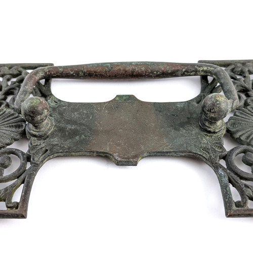 Coppia Tiri Cassetto Antico Ottone Conchiglia Ornata Design Pergamena Floreale - Foto 18 di 21