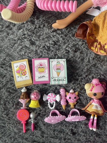 Lalaloopsy Silly Hair Scoops Waffelkegel Puppe mit Haustier, Minipuppe & Zubehör - Bild 2 von 5