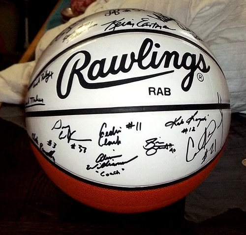 Very Rare 1998 Washington State Cougars Mens Team Signed Autographed Basketball