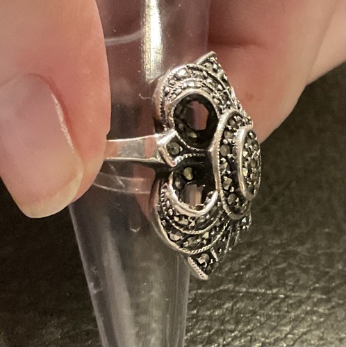 Anillo grande ornamentado vintage de plata de ley con marcasita talla 6 3/4 dimensiones - Imagen 3 de 8