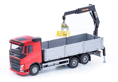 EMEK, VOLVO FH rot 6x4 LKW mit Ladekran, 1/25, EMEK50355