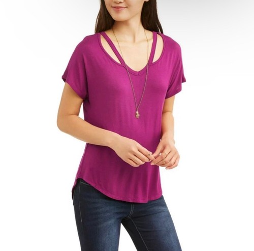 No Boundaries Woman’s Caged V-Neck T-Shirt