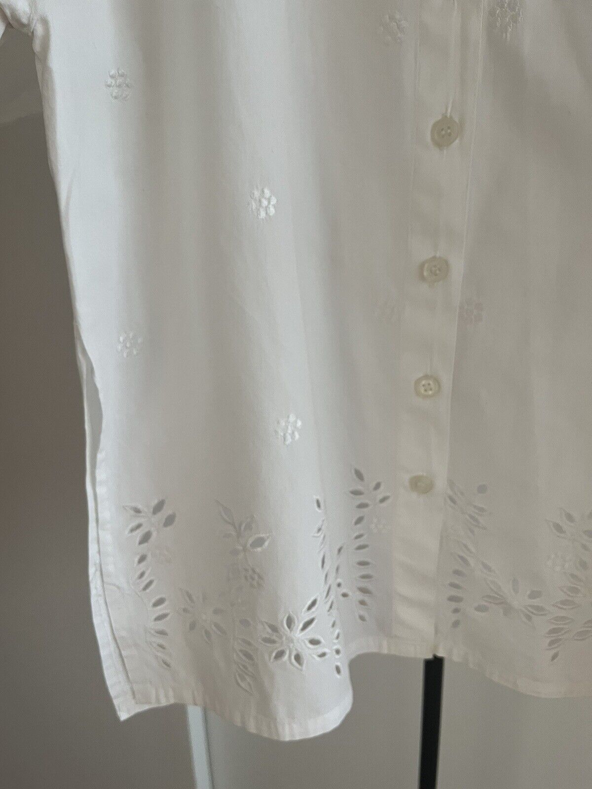 WHITE COTTON Exquisite EMBROIDERY CUTWORK Button … - image 5