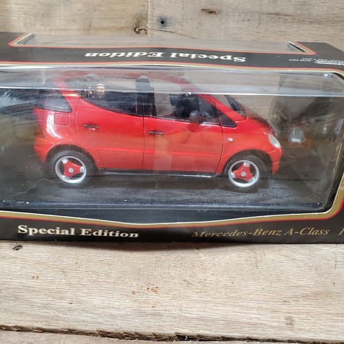 MAISTO RED 1997 MERCEDES-BENZ A-CLASS 1:18 SCALE DIECAST SPECIAL EDITION - Picture 6 of 9