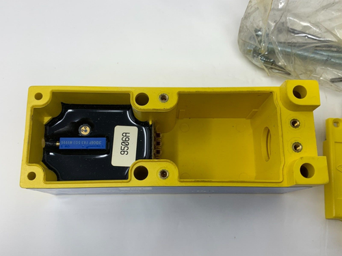Banner Engineering SBAR1 17670 Multi-Beam Photoelectric Scanner Block - Picture 3 of 3
