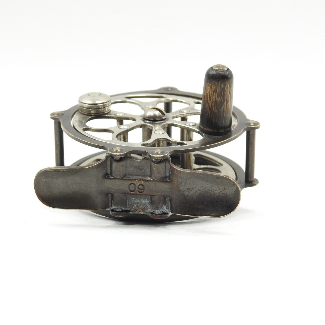 Vintage Pflueger Progress 60-Yard Fly Fishing Reel. W Vintage Pflueger Progress 60-Yard Fly Fishing Reel. W
