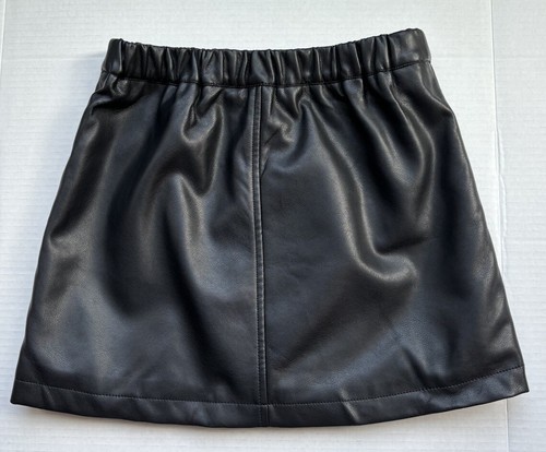 Girl’s Forever 21 Black Faux Leather Snap Front Mini Skirt Size Medium NWOT - Afbeelding 2 van 6