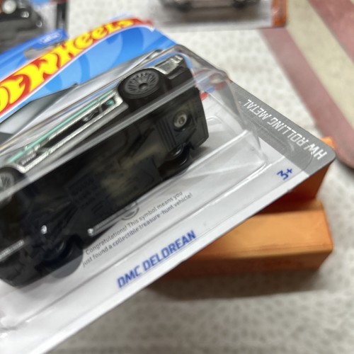 Hot Wheels 2024 Treasure Hunt DMC Delorean 236/250 - Picture 6 of 7