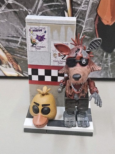 McFarlane Toys Five Nights At Freddy’s Phantom Foxy mit CAM 08 Flur komplett