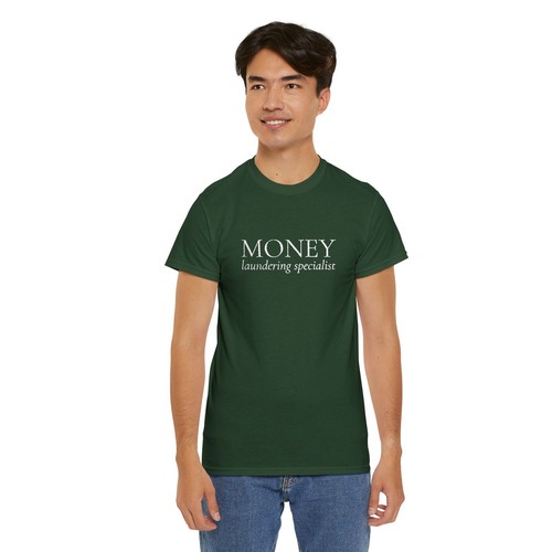 T-Shirt Specialista Riciclaggio - Meme Ricamato Divertente Crimine Finanziario - Foto 14 di 19