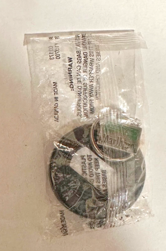 RARO LLAVERO MENTOL MARLBORO VINTAGE ABRIDOR DE BOTELLAS LAGARTO VERDE NUEVO - Imagen 2 de 3